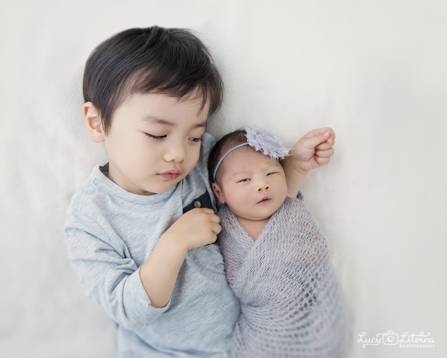 sibling newborn photo