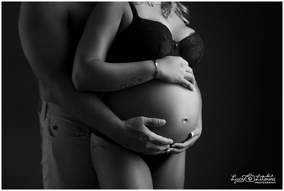 B&W maternity photography studio toronto